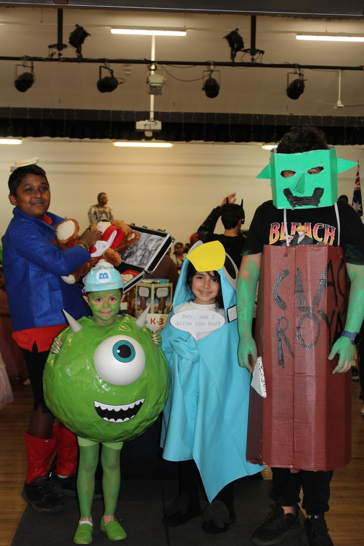 May be an image of ‎5 people, minions and ‎text that says